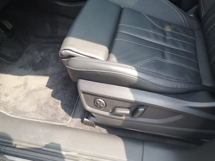 Фото 15 - Audi Q5L