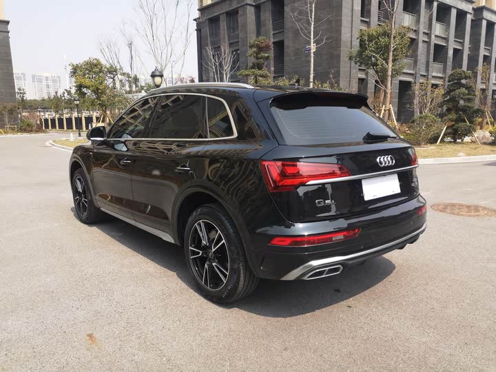 Фото 6 - Audi Q5L