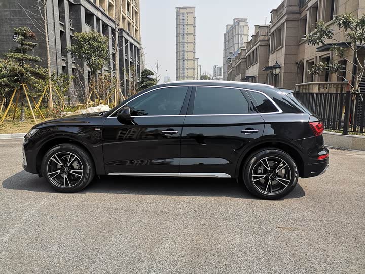 Фото 7 - Audi Q5L