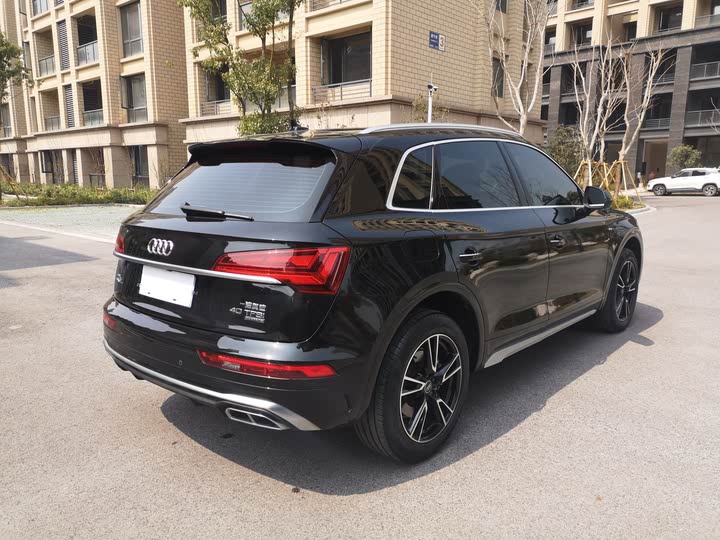 Фото 8 - Audi Q5L