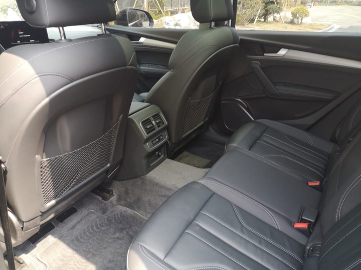 Фото 9 - Audi Q5L