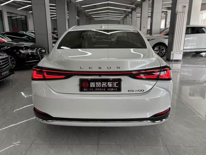 Фото 6 - Lexus ES