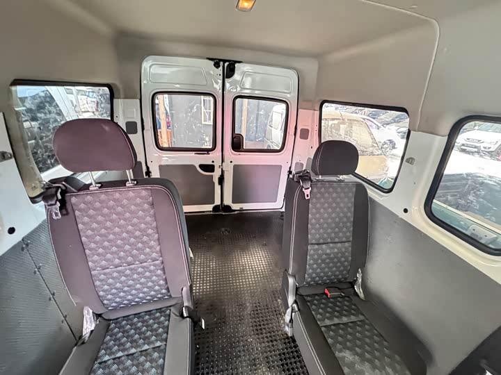 Фото 10 - Maxus V80