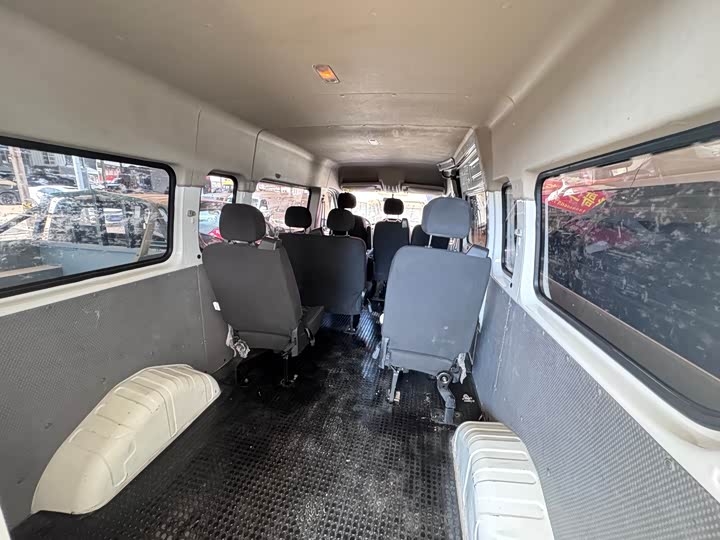 Фото 11 - Maxus V80