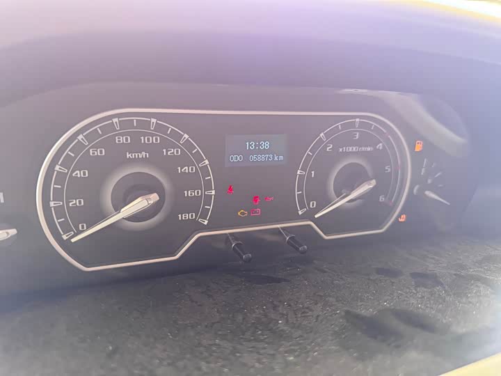 Фото 7 - Maxus V80