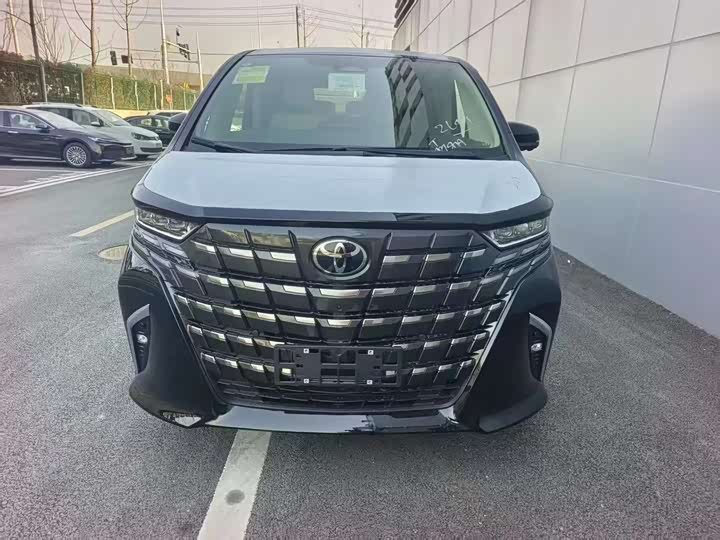 Фото 1 - Toyota Alphard