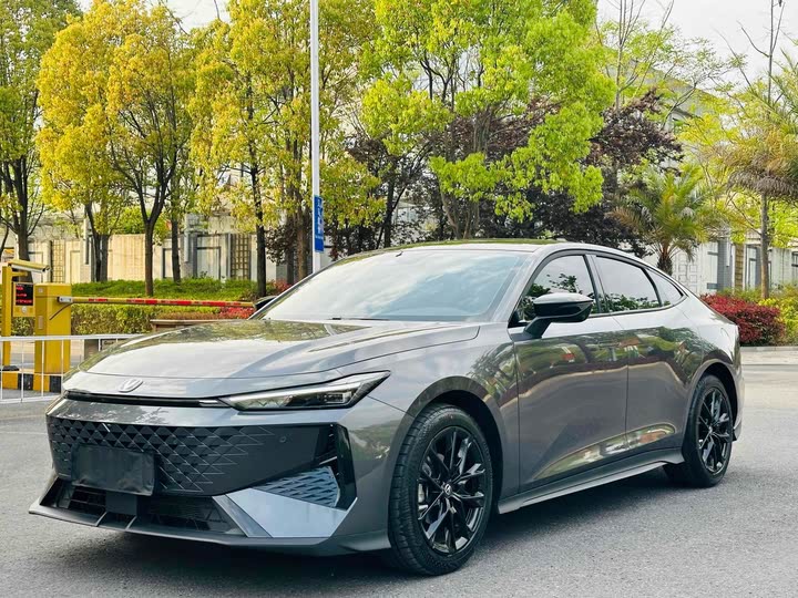 Фото 1 - Changan UNI-V