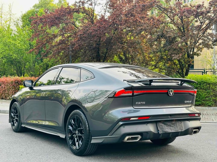 Фото 10 - Changan UNI-V