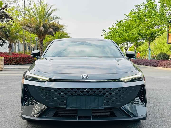 Фото 2 - Changan UNI-V