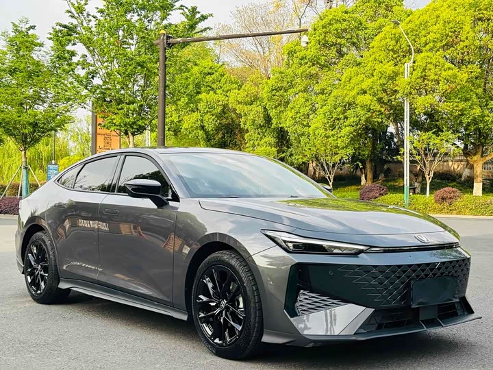 Фото 3 - Changan UNI-V