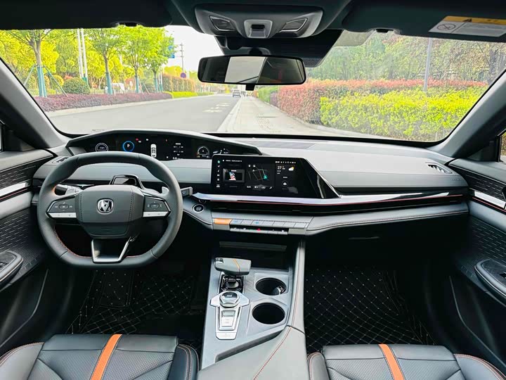 Фото 5 - Changan UNI-V