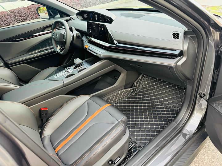 Фото 9 - Changan UNI-V