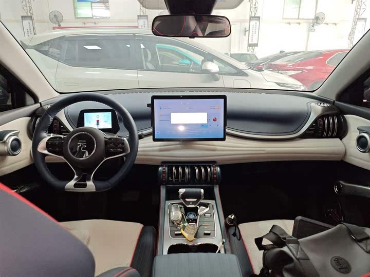 Фото 10 - BYD Yuan Plus