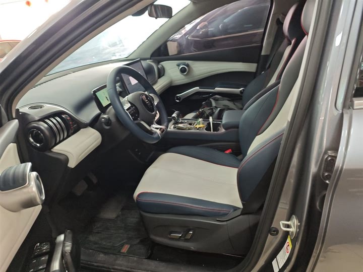 Фото 15 - BYD Yuan Plus