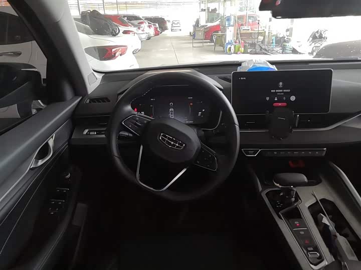 Фото 10 - Geely Preface