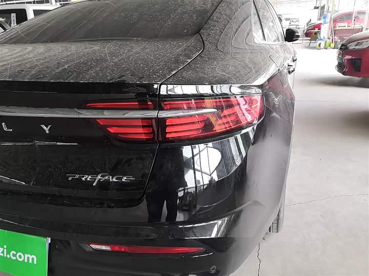 Фото 8 - Geely Preface