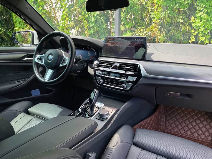 Фото 15 - BMW 5 Series