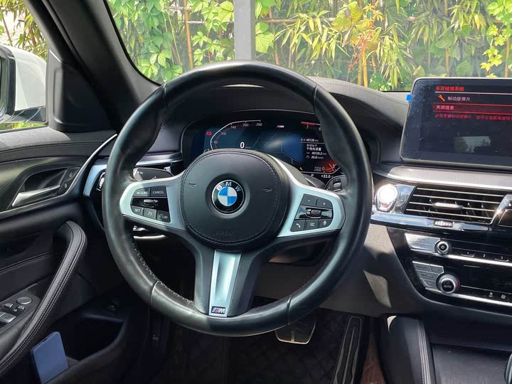 Фото 16 - BMW 5 Series