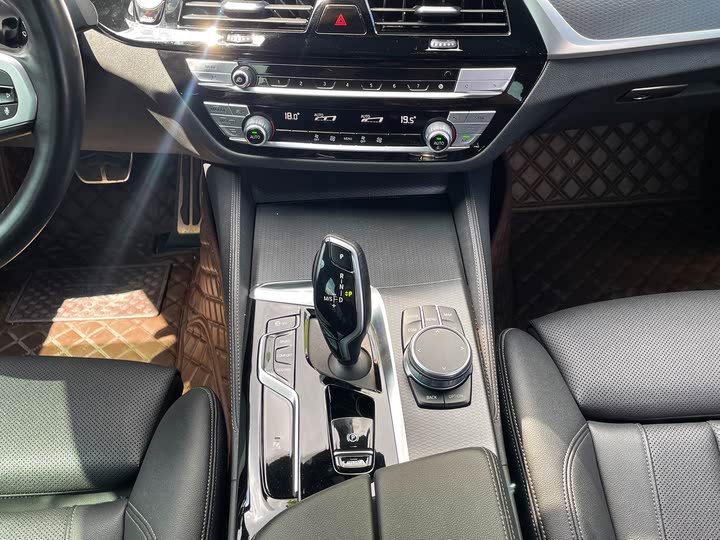 Фото 18 - BMW 5 Series