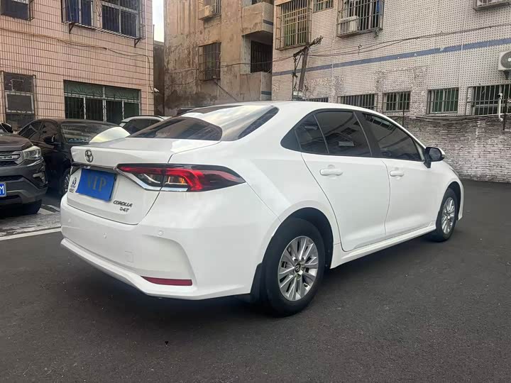 Фото 4 - Toyota Corolla