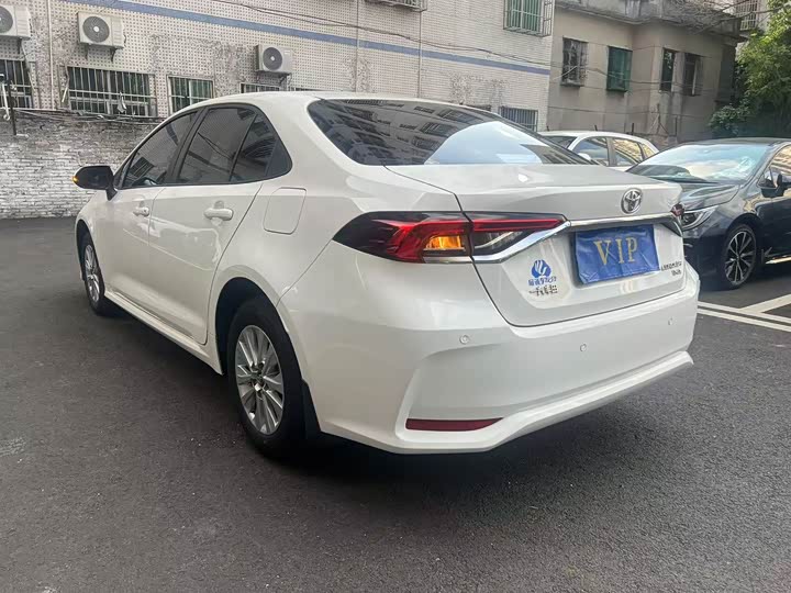 Фото 6 - Toyota Corolla