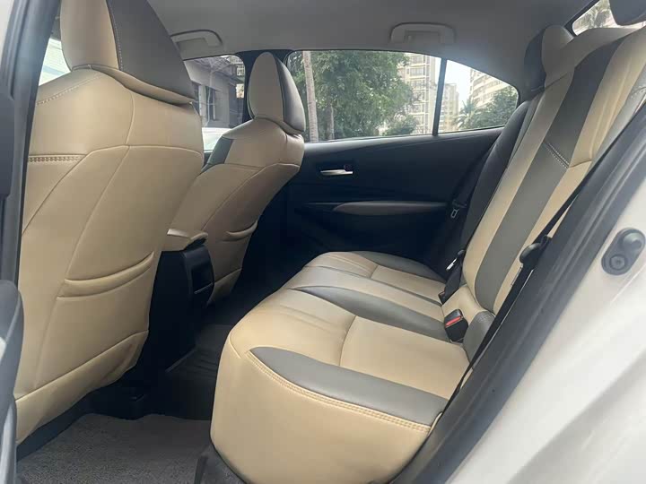 Фото 8 - Toyota Corolla