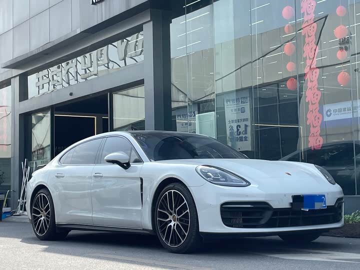 Фото 2 - Porsche Panamera