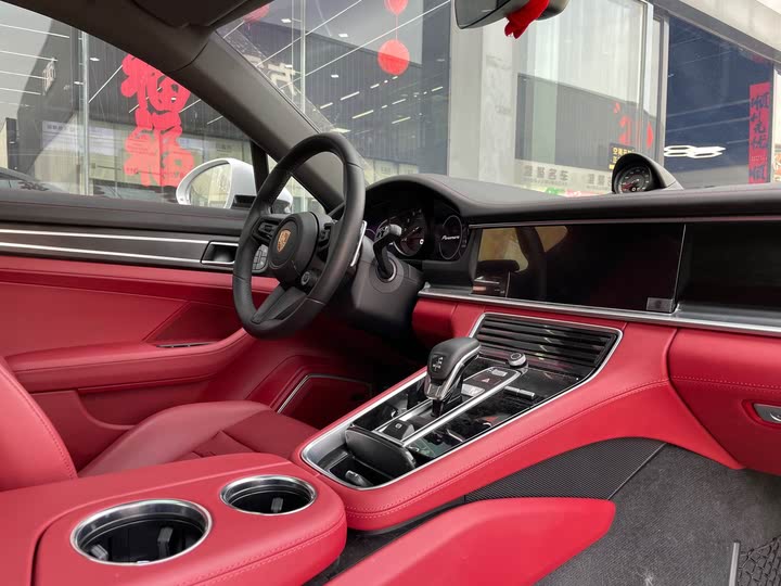 Фото 7 - Porsche Panamera