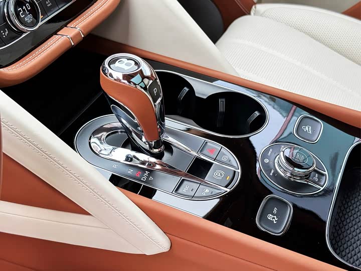 Фото 11 - Bentley Bentayga