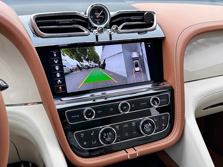 Фото 15 - Bentley Bentayga