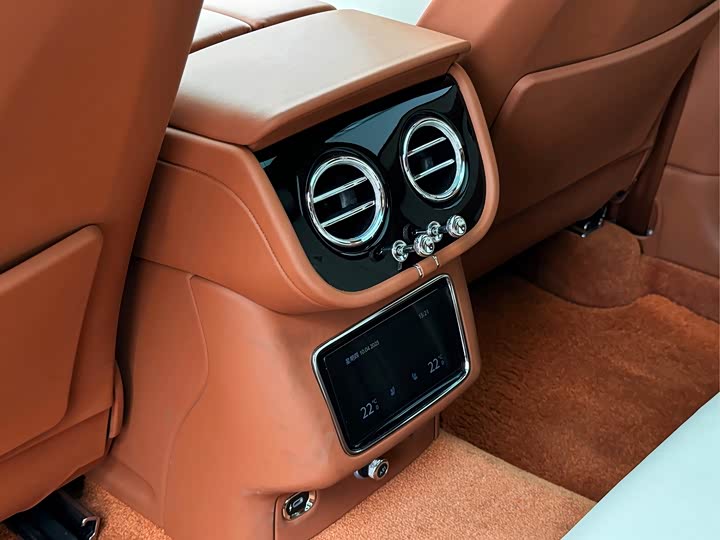 Фото 18 - Bentley Bentayga