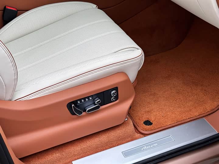 Фото 22 - Bentley Bentayga