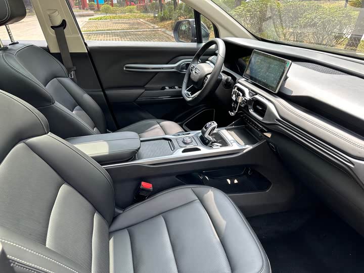 Фото 12 - Geely Okavango