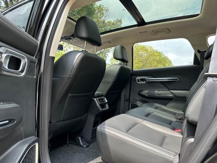 Фото 15 - Geely Okavango