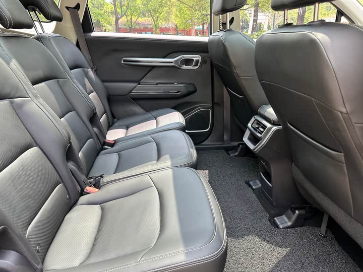 Фото 18 - Geely Okavango