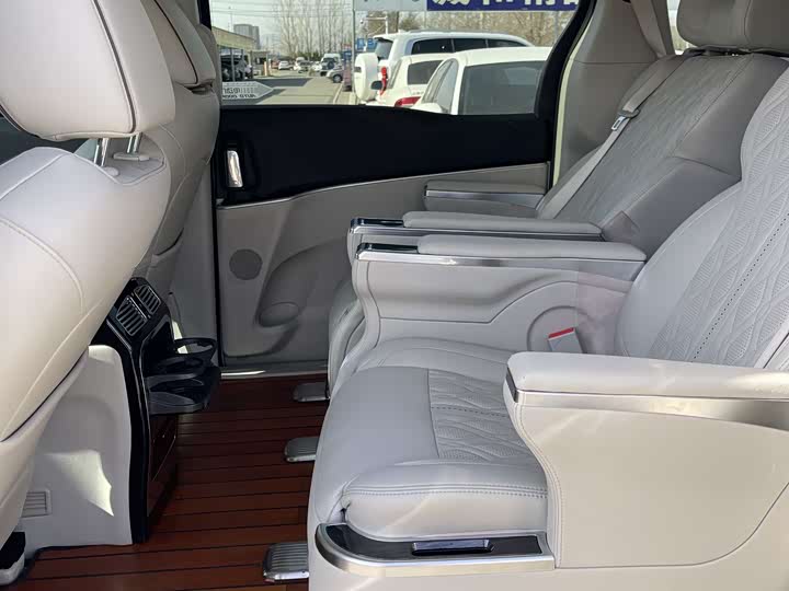 Фото 5 - Buick GL8 ES