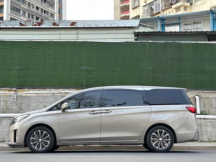 Фото 2 - Buick GL8 ES