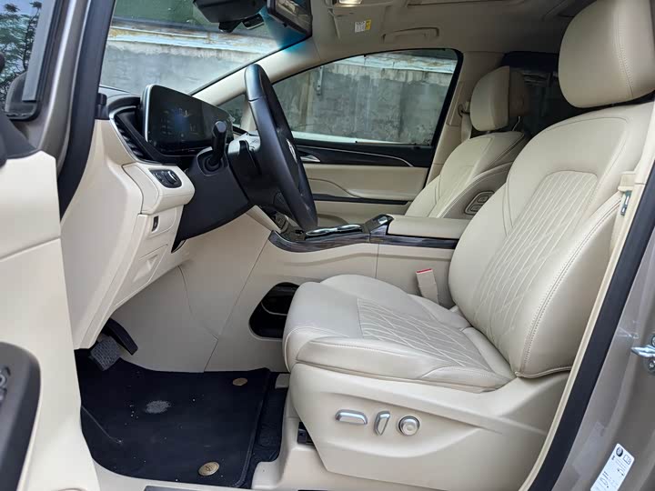 Фото 6 - Buick GL8 ES