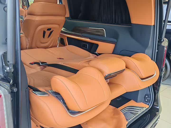 Фото 10 - Mercedes-Benz V-Class