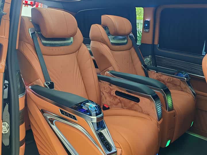 Фото 12 - Mercedes-Benz V-Class