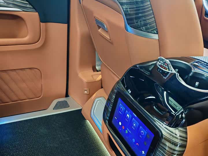 Фото 13 - Mercedes-Benz V-Class