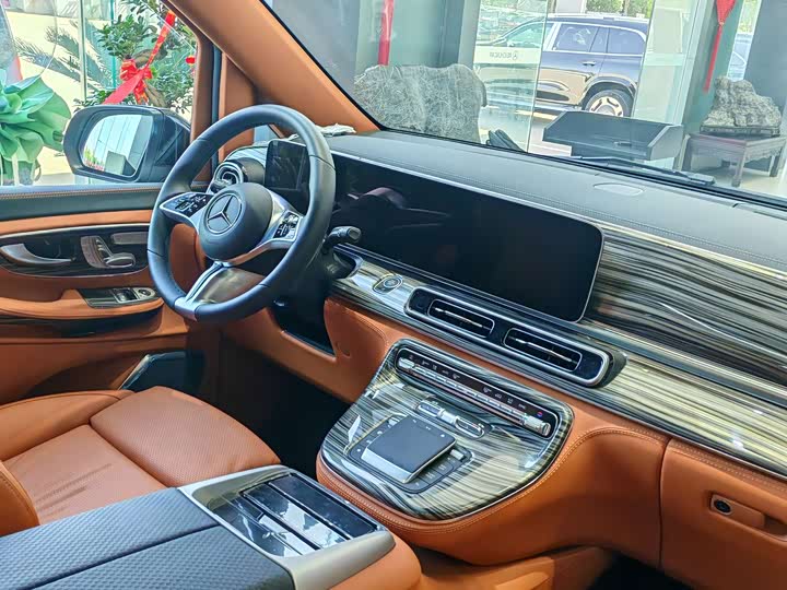 Фото 15 - Mercedes-Benz V-Class