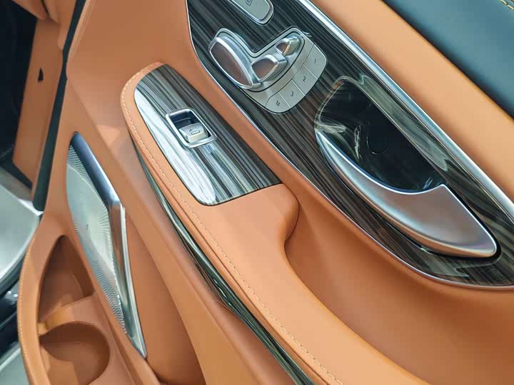 Фото 17 - Mercedes-Benz V-Class