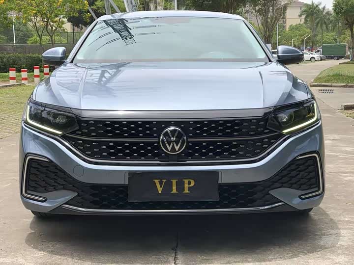 Фото 1 - Volkswagen Passat