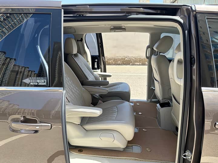 Фото 10 - Buick GL8 ES