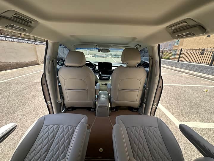 Фото 12 - Buick GL8 ES