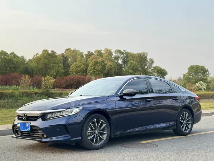 Фото 1 - Honda Inspire