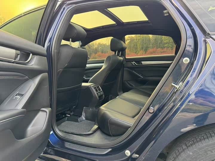 Фото 4 - Honda Inspire