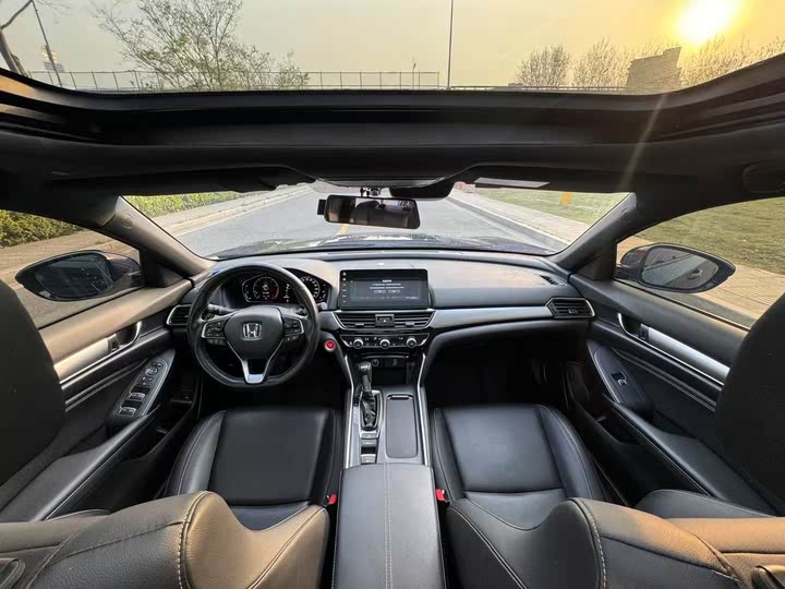 Фото 5 - Honda Inspire