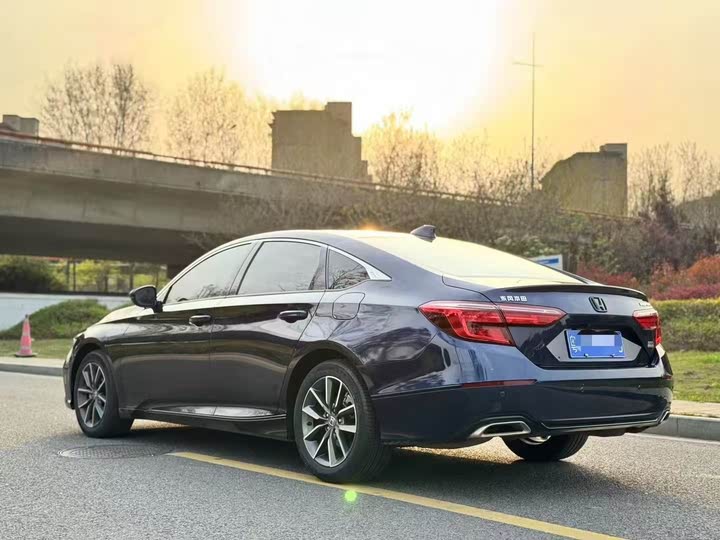 Фото 9 - Honda Inspire